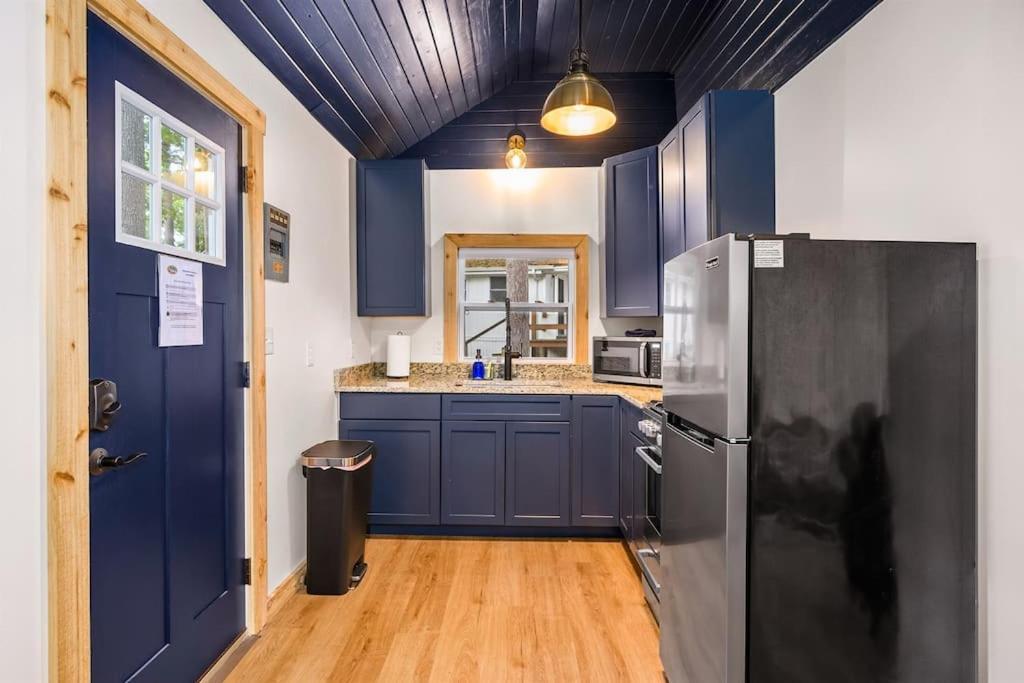 Arbutus Lake 3 Bedroom Cottage Траверс-Сити Экстерьер фото