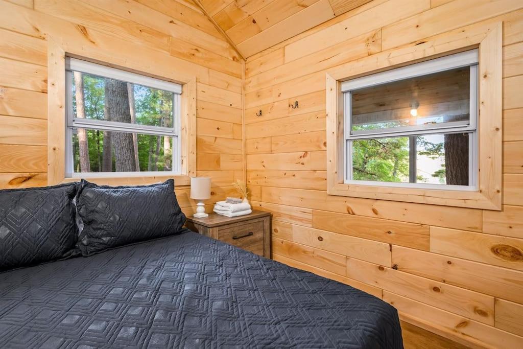 Arbutus Lake 3 Bedroom Cottage Траверс-Сити Экстерьер фото