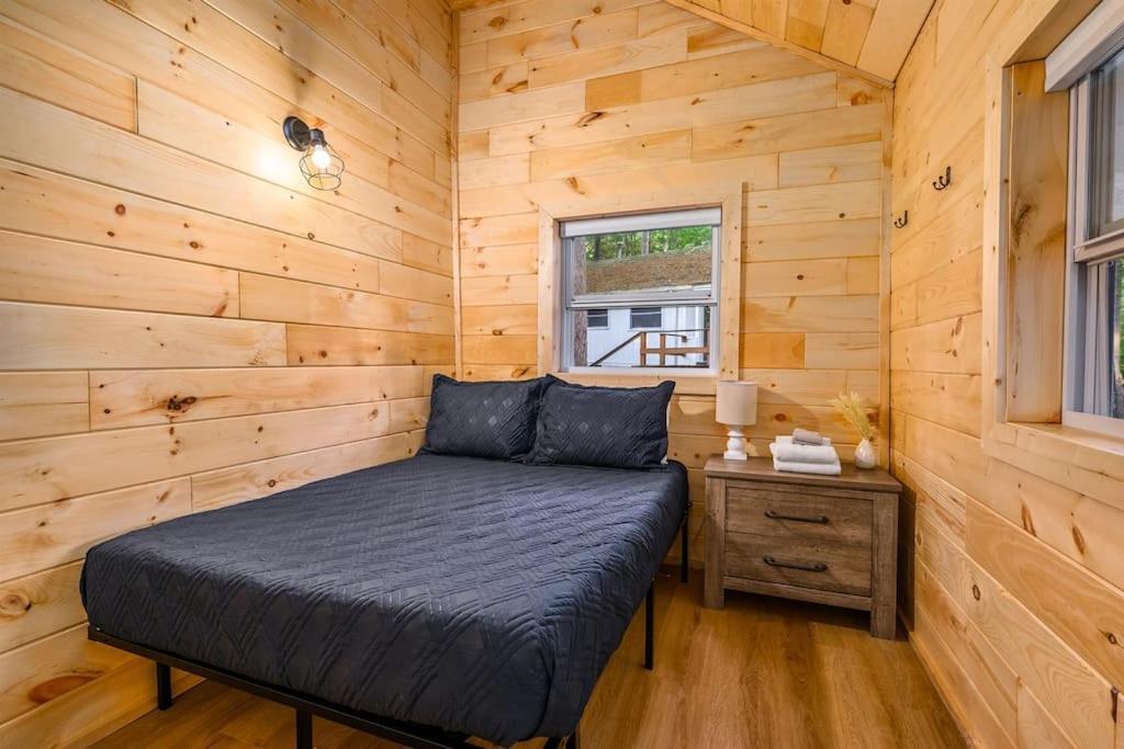 Arbutus Lake 3 Bedroom Cottage Траверс-Сити Экстерьер фото