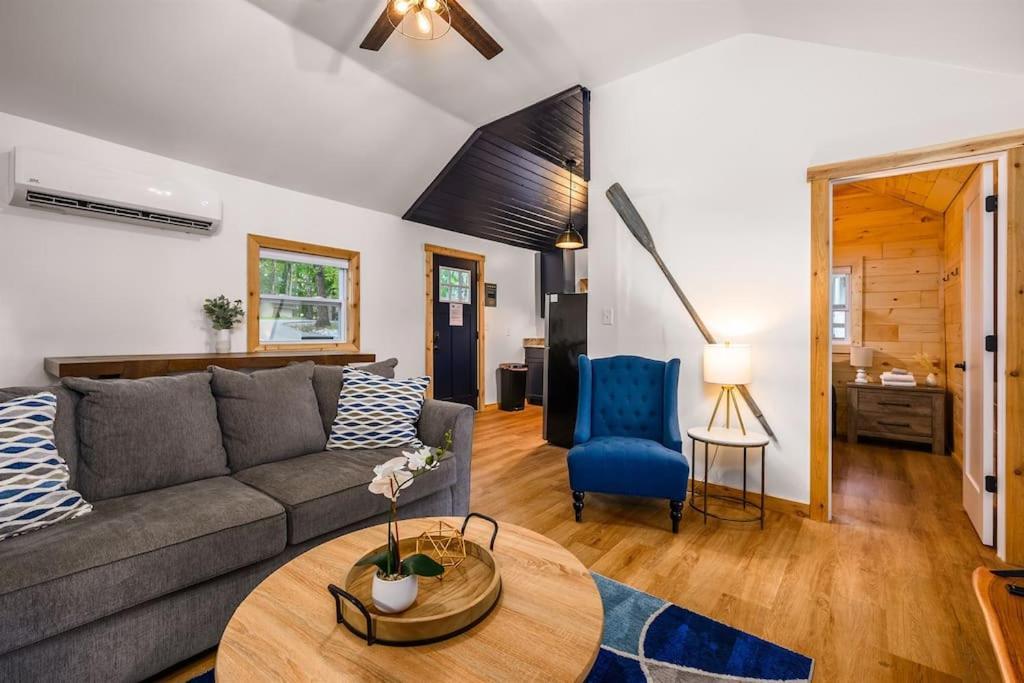 Arbutus Lake 3 Bedroom Cottage Траверс-Сити Экстерьер фото