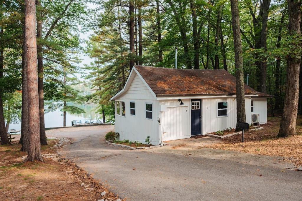 Arbutus Lake 3 Bedroom Cottage Траверс-Сити Экстерьер фото